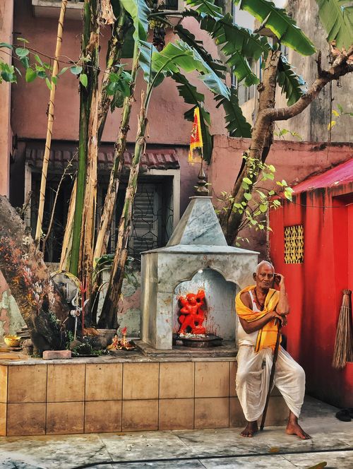 Devika Himatsingka photographs the City of Joy during the Covid-19 lockdown that has been implemented from the 25th of March in India.