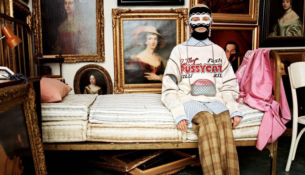 GU586_FW18 CAMPAIGN_LAYOUT_DPS_CROP_300dpi_06-2 cMLoves: Gucci Fall Winter 18 Campaign: The “Gucci Collectors” have been photographed by Glen Luchford : Fashion, Photography, Lifestyle, currentmood, currentmoodmagazine, fashion magazine, online fashion magazine, fashion magazine in India, Indian fashion magazine