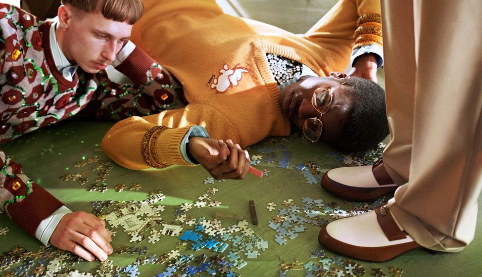 GU586_FW18 CAMPAIGN_LAYOUT_DPS_CROP_300dpi_09-3 cMLoves: Gucci Fall Winter 18 Campaign: The “Gucci Collectors” have been photographed by Glen Luchford : Fashion, Photography, Lifestyle, currentmood, currentmoodmagazine, fashion magazine, online fashion magazine, fashion magazine in India, Indian fashion magazine